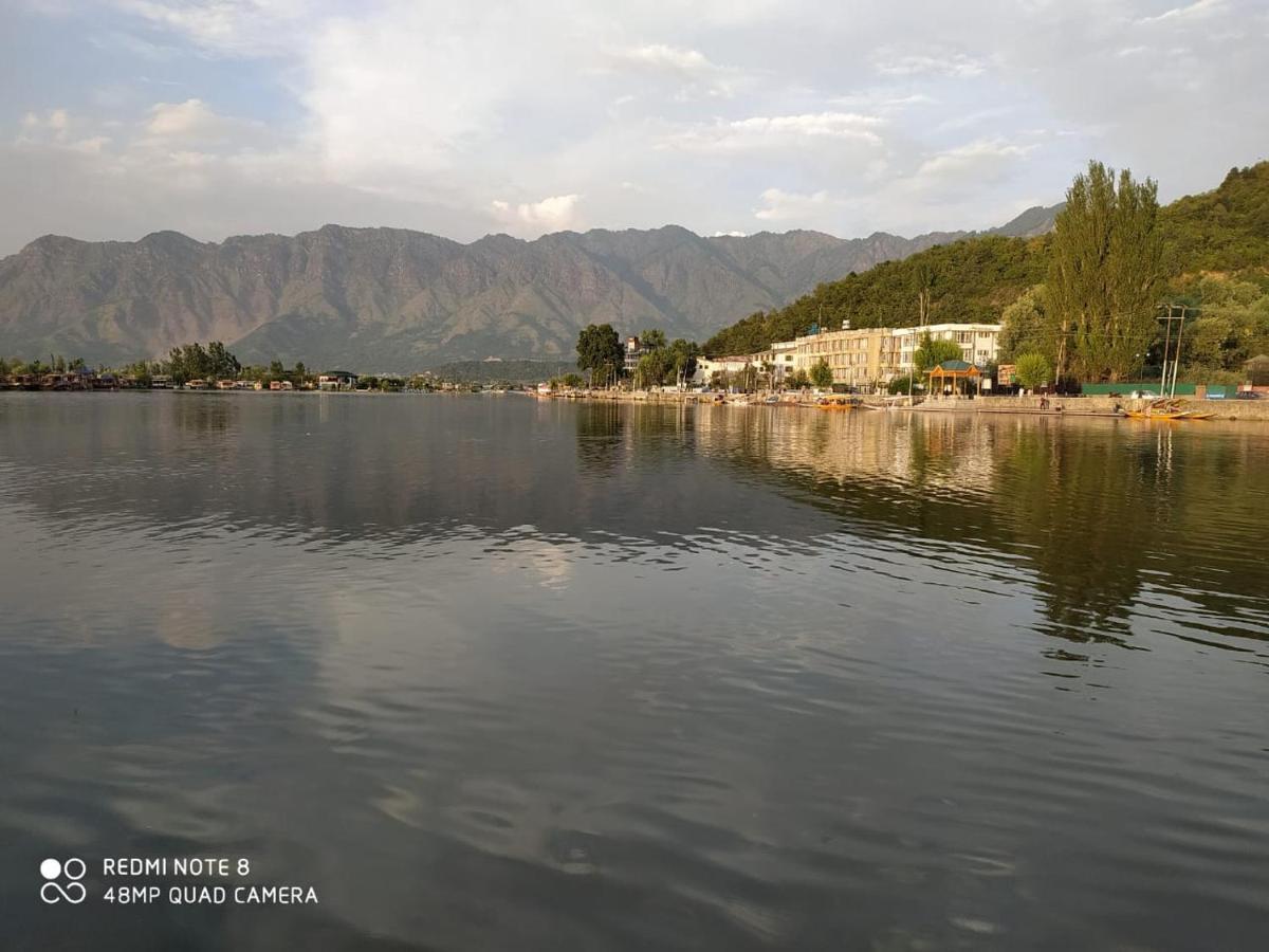 Hotel Lake Side Srinagar  Exterior photo