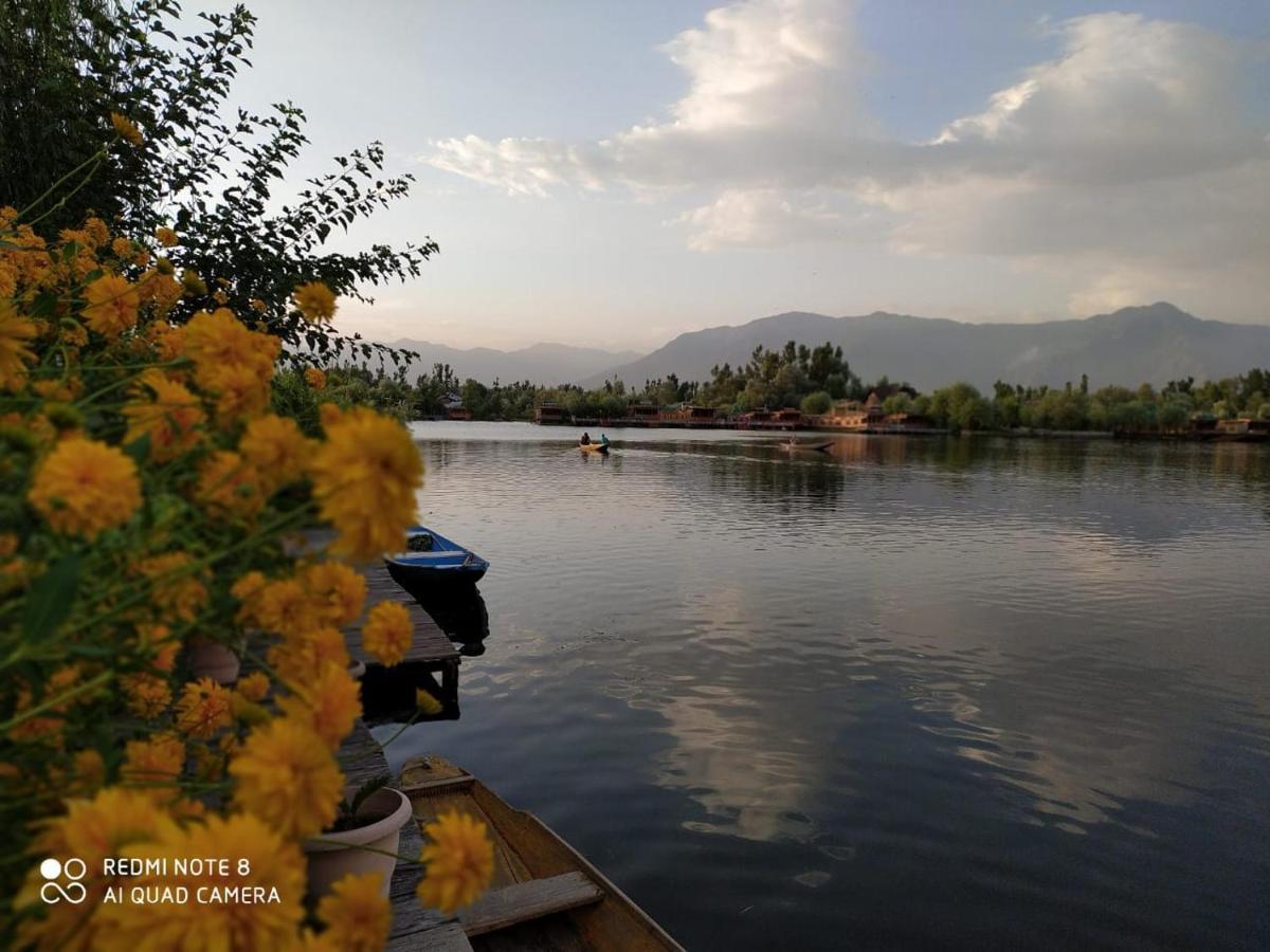 Hotel Lake Side Srinagar  Exterior photo