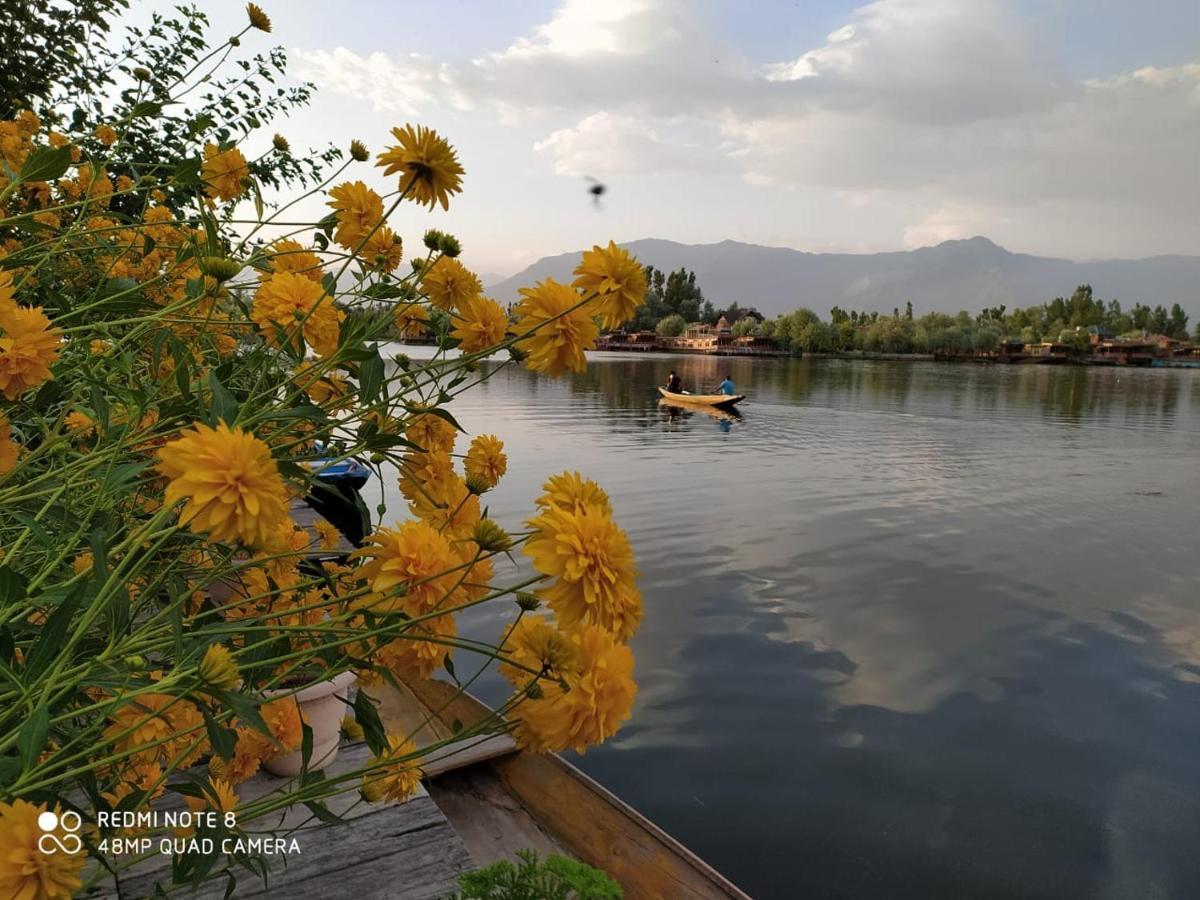 Hotel Lake Side Srinagar  Exterior photo