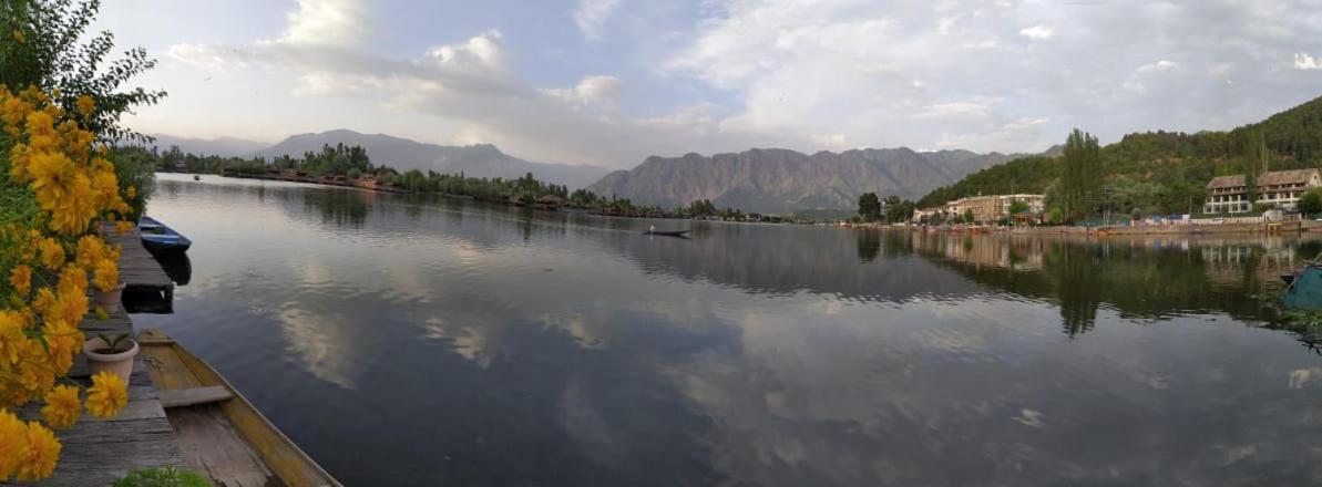 Hotel Lake Side Srinagar  Exterior photo